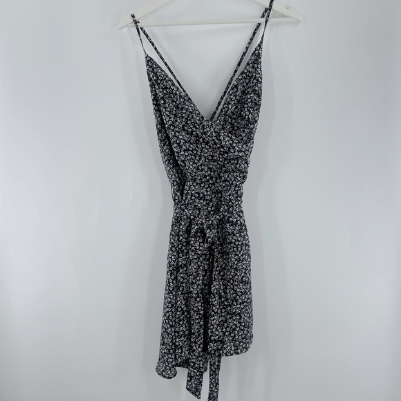 NWT Lulu's Dress Black Floral Mini Dress Size Medium - Picture 5 of 10